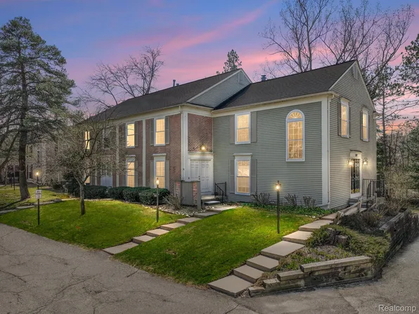 1357 Autumn Ln, Rochester, MI 48306