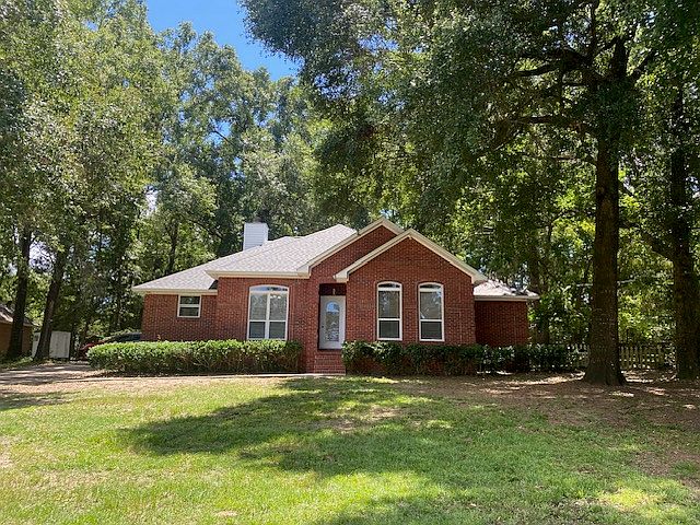 Woodbine Springs home on large lot