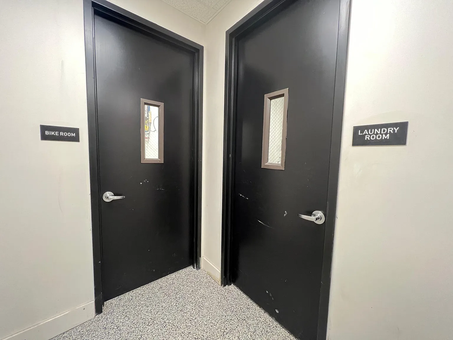 Studio, 500 sqft, $1,900 — Photo 3