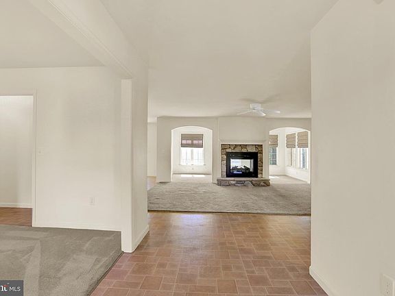 4th image of 856 Walnut Crest Dr