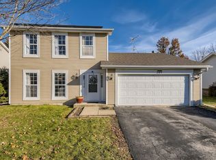 689 Lakewood Farms Dr, Bolingbrook, IL 60490