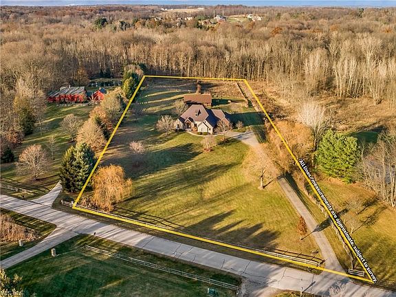 2nd image of 2071 Thoroughbred Dr