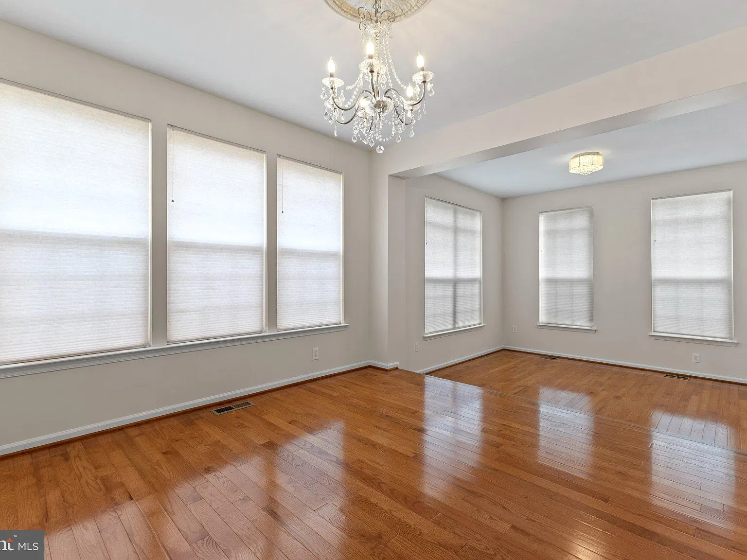 4 bed, 2.5 bath, 3844 sqft, $3,250 — Photo 4