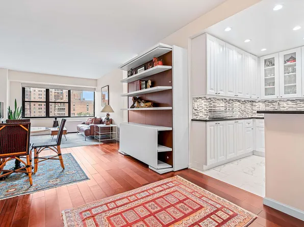 305 E 40th St APT 18B, Manhattan, NY 10016