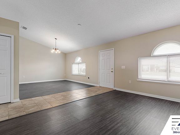 5th image of 13 Ryberry Dr