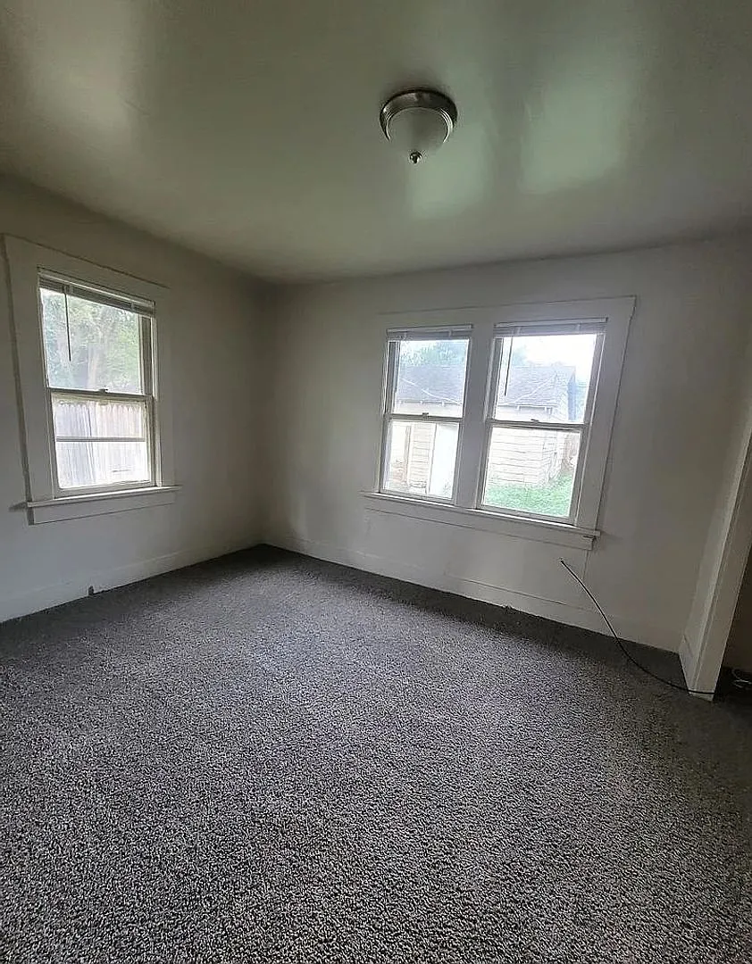DH 3702 S Polk Street — Photo 3