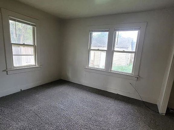 3rd image of 3702 S Polk St
