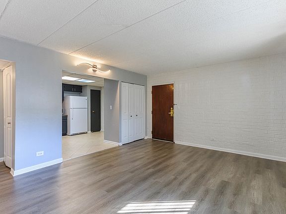 4th image of 3852 S Parkway Dr APT 1A