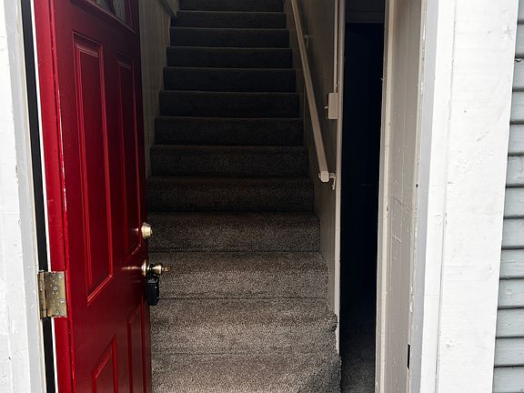 Front entry stairway