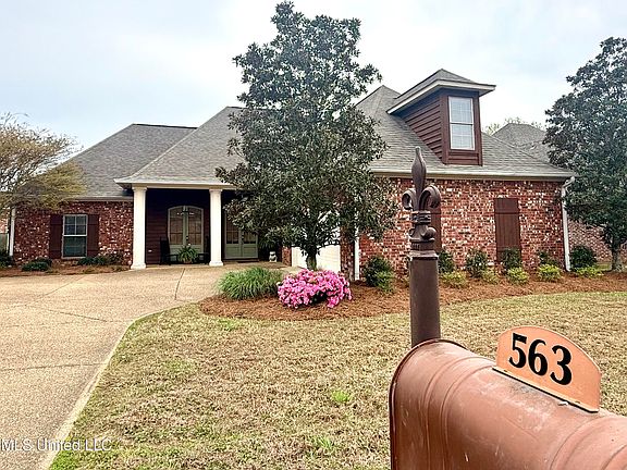 3rd image of 563 Eastside Cv