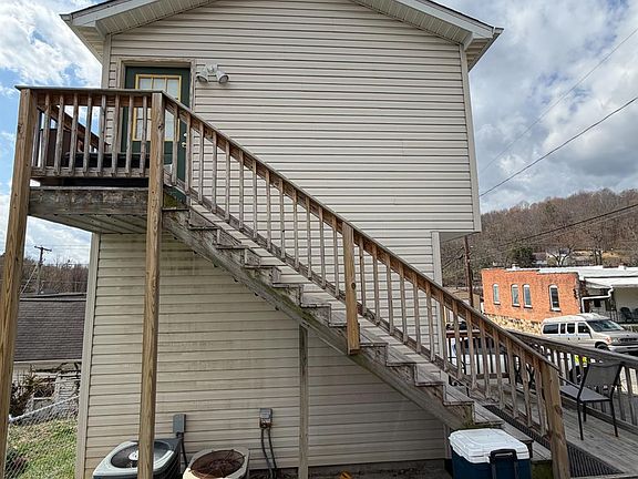 3rd image of 104 Pine St