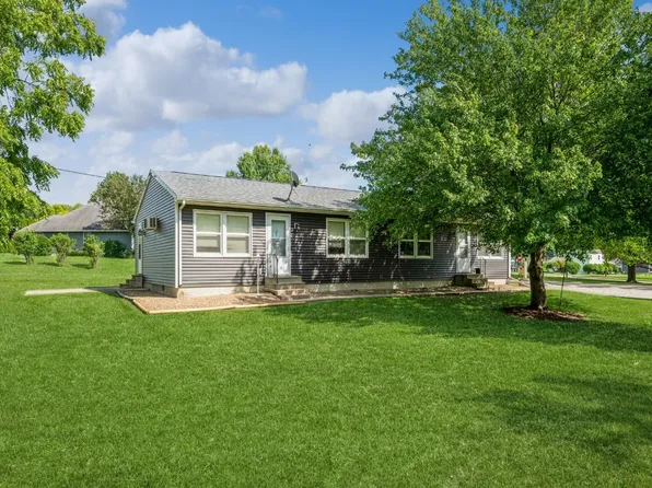 98 16th St, Belle Plaine, IA 52208