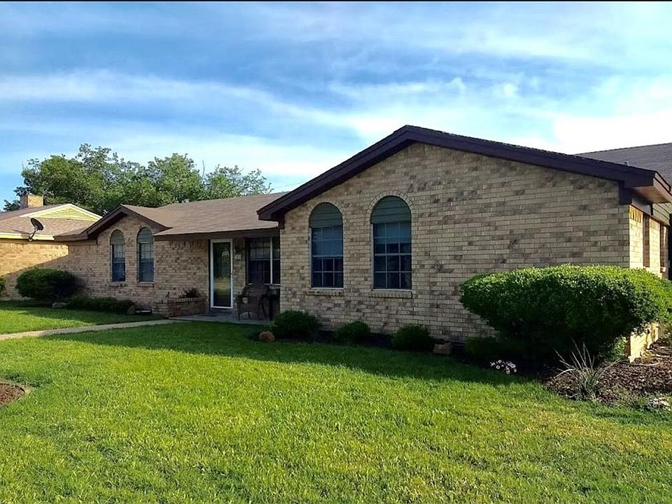 1st image of 1800 SE 10th St