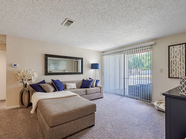 Kingscrest Apartments — Photo 14