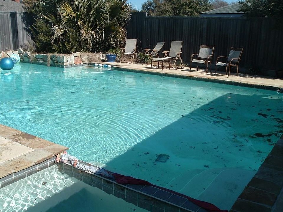 2nd image of 901 Edgewood Dr