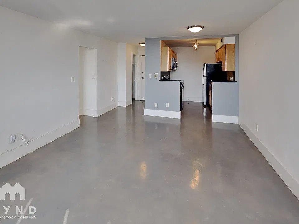 600 E 8th St #-