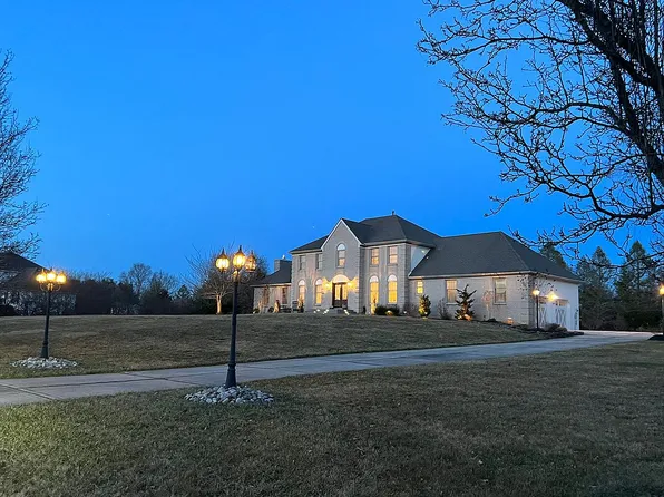 8 Clayton Dr, Millstone Township, NJ 08510