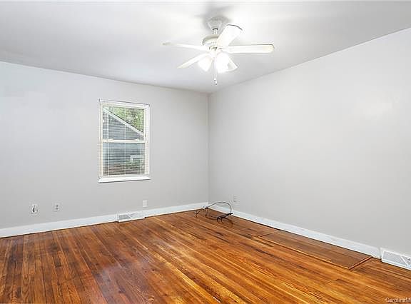 3rd image of 1419 Remount Rd