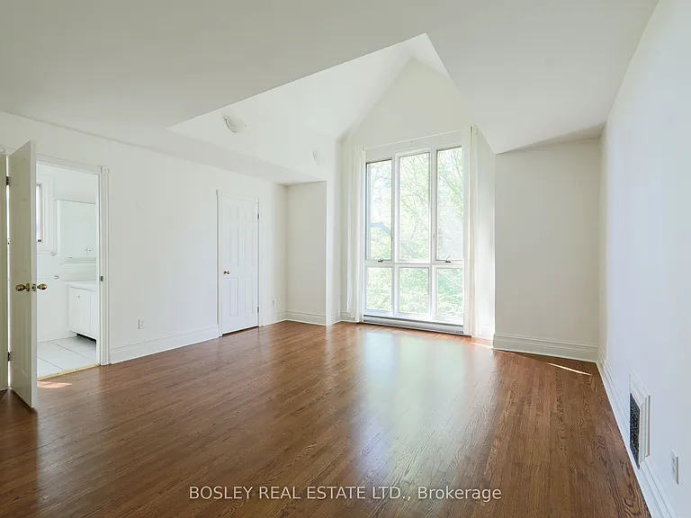 12 Meredith Cres #UPPER — Photo 40