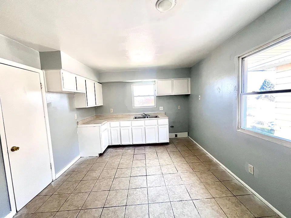 5750-5750A N 65th St (Duplex)
