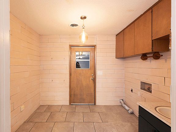 4th image of 812 Holliday St