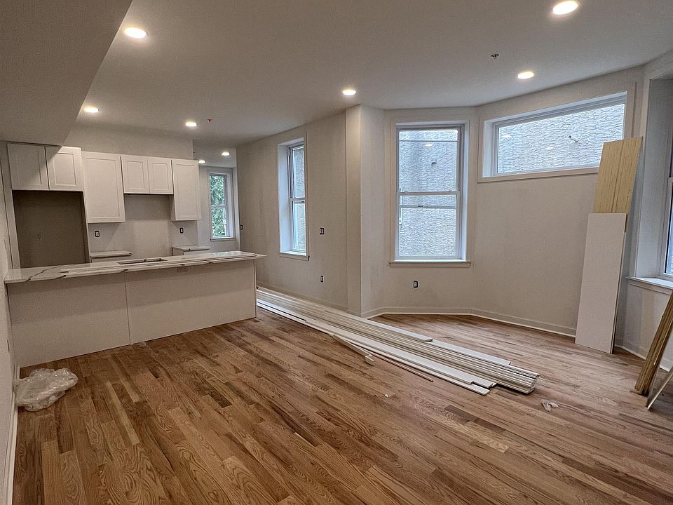 1st image of 1930 W Girard Ave #2R