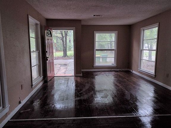 3rd image of 715 Blanton Ave