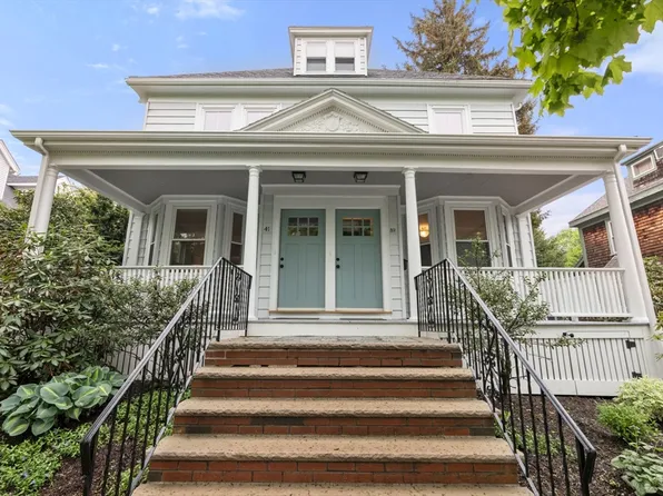 39 Irving St #39, Newton Center, MA 02459