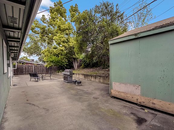 5th image of 2516 Hernando Rd