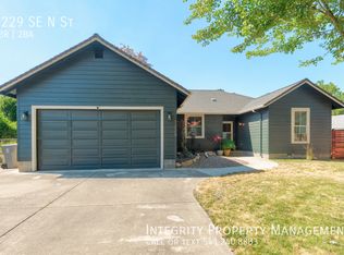 1229 SE N St, Grants Pass, OR 97526