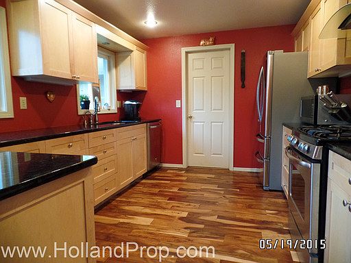 4th image of 1212 SE 28th Ave