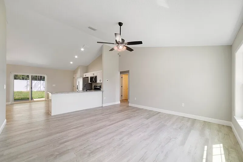 3 bed, 2.0 bath, 1405 sqft, $1,845 — Photo 4