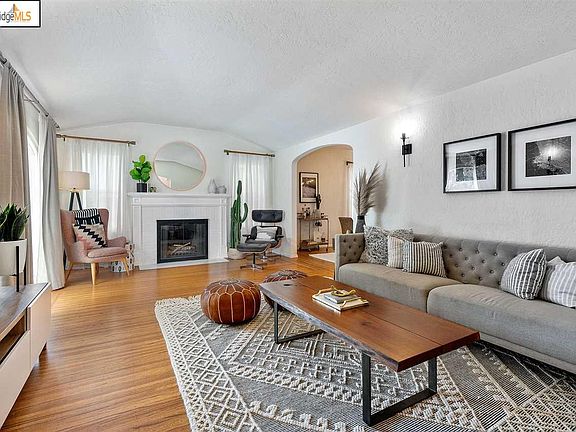 2nd image of 2611 Barrett Ave