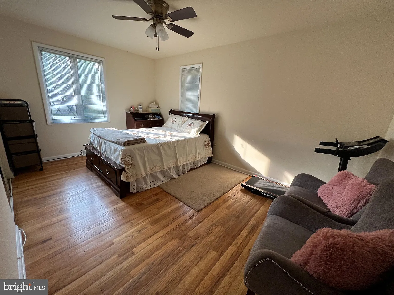 3 bed, 1140 sqft, $2,300 — Photo 2