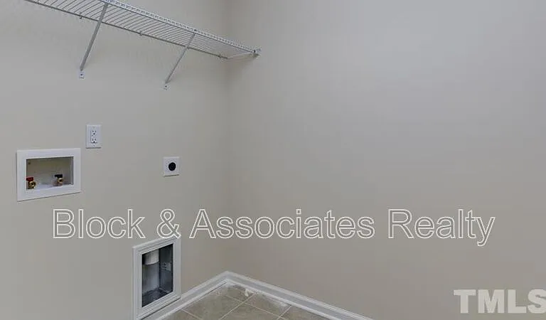 213 Begen St — Photo 12