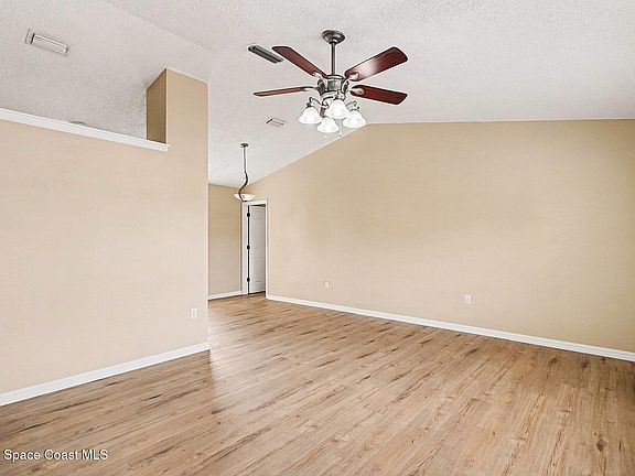 3rd image of 1578 Paisley St NW