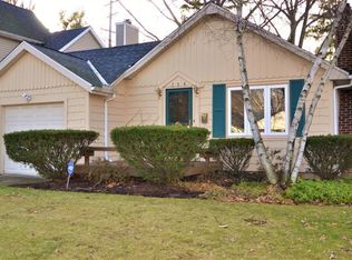 354 Kenilworth Rd, Bay Village, OH 44140