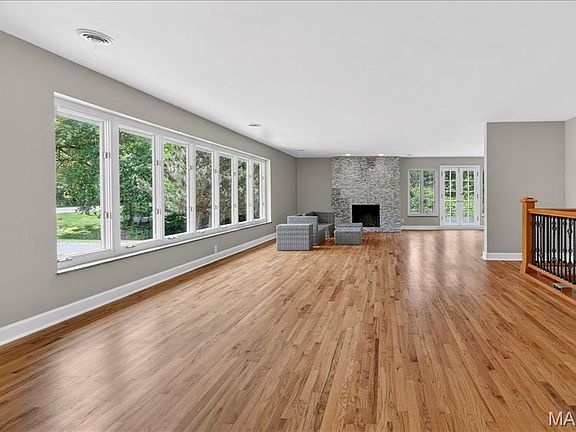 5th image of 11447 Clayton Rd