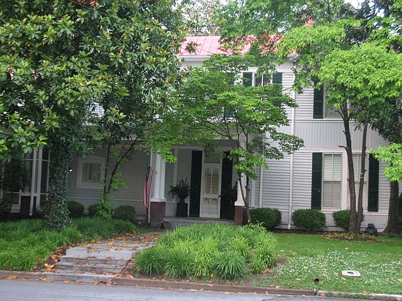 3rd image of 626 W College St