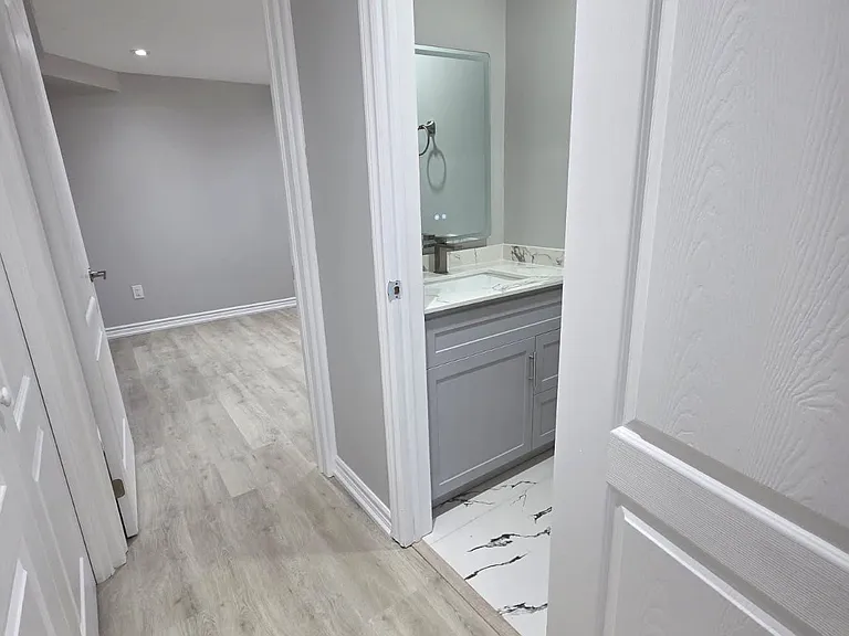 1 Juglans Cres #BASEMENT — Photo 16