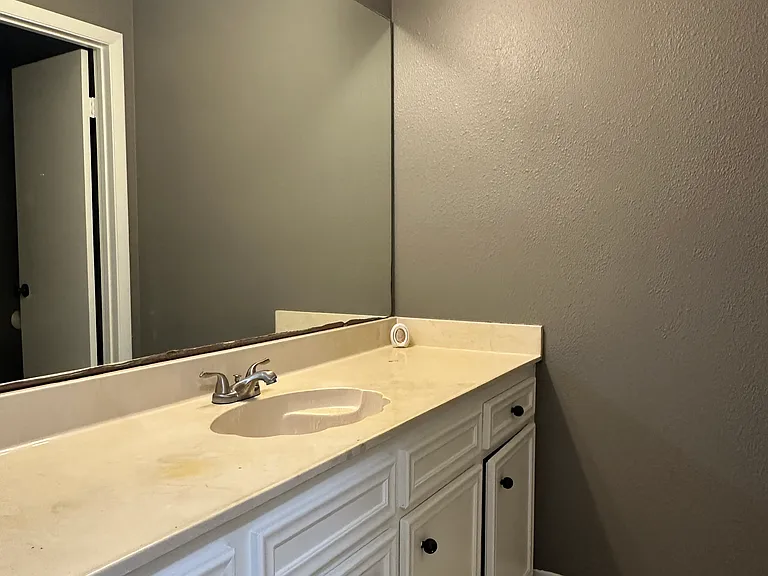 2nd Floor Guest Full Bathroom