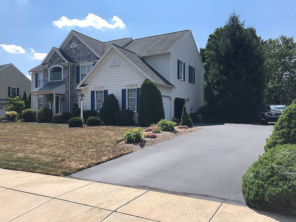 2nd image of 3230 Harwood Ln