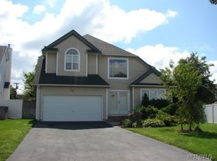 144 Cranberry Ct, Melville, NY 11747