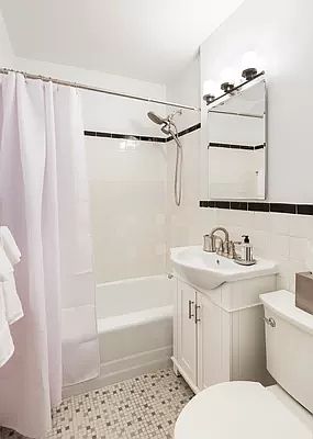 4th image of 210 E 15th St APT 3E