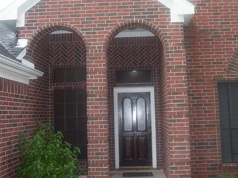 4918 Pinder Ln — Photo 2
