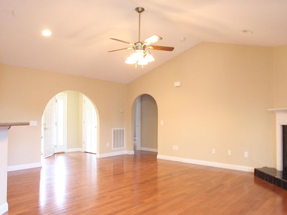 4th image of 252 Jessie Ln