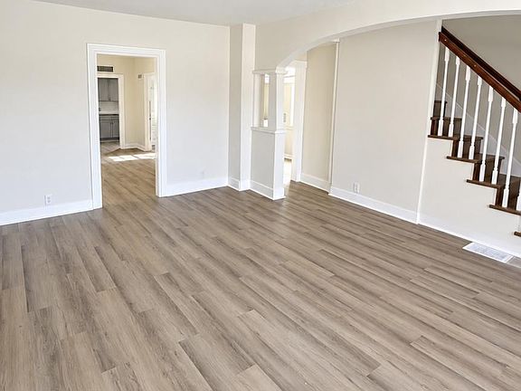 5th image of 115 N Spring St