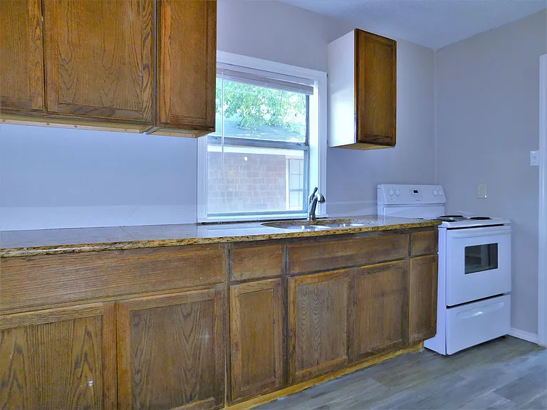 1014 Peak St — Photo 12