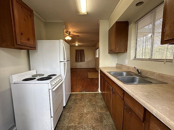 5th image of 727 Wilkins Ct