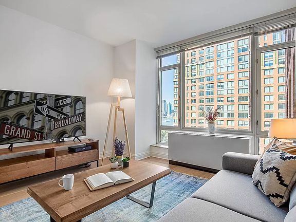 3rd image of 210 Warren St #5L